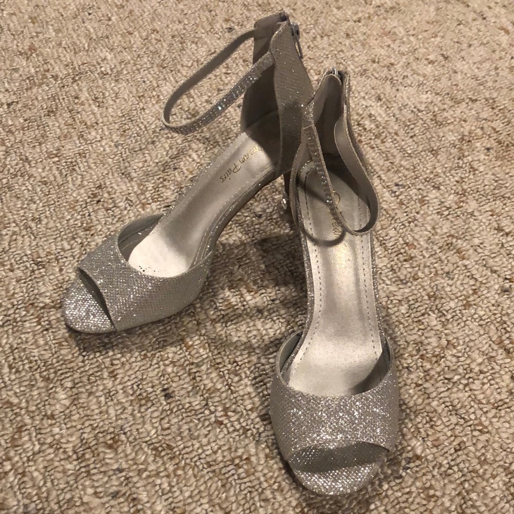 Dress shoes-heels